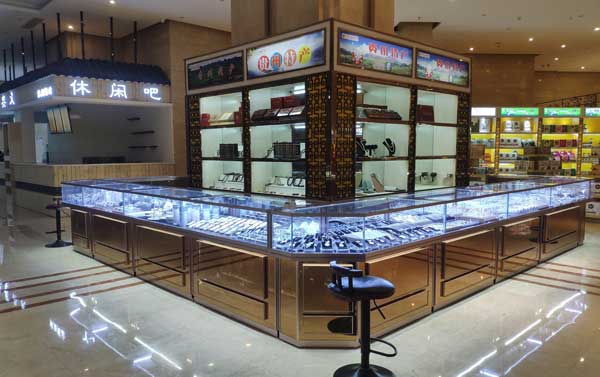 珠寶首飾展柜廠家長期合作，一定重視生產(chǎn)實(shí)力!