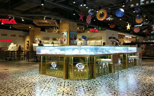 小型玻璃展示柜發(fā)揮哪些特色使用優(yōu)勢？